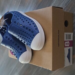 Native Size 8 Kids NEW In Box Blue and White Jefferson Shoes